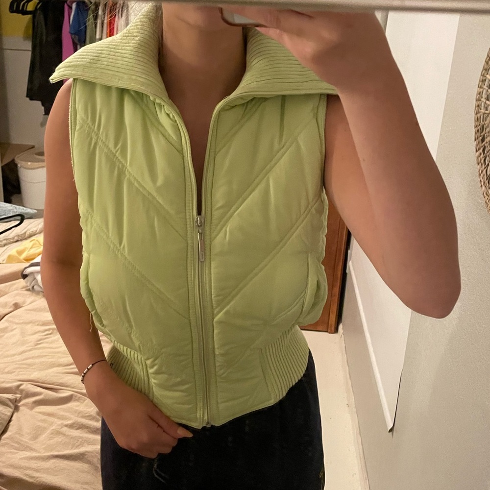 daisy fuentes yellow/greenish puffer zip up vest like new